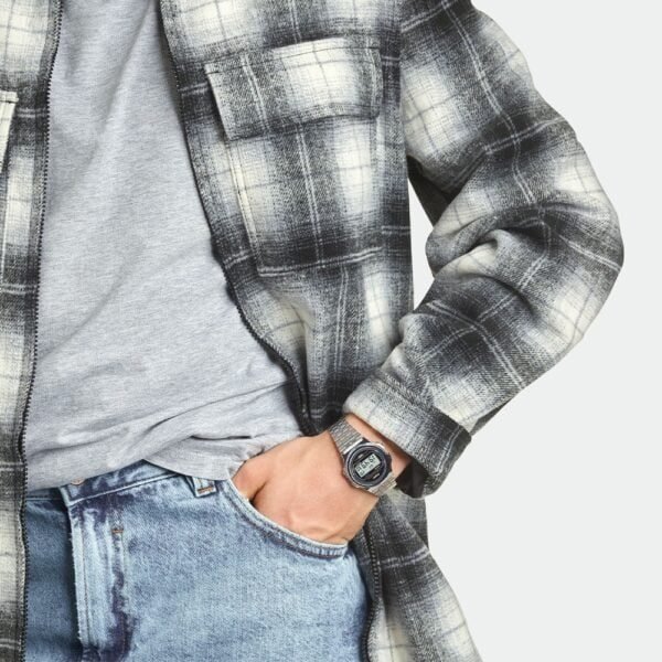 A CASIO VINTAGE UNISEX ROUND BRACELET IN Silver - Image 3