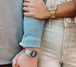 A CASIO COUPLE VINTAGE UNISEX ROUND BRACELET IN GOLD AND SILVER