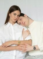 A CASIO COUPLE VINTAGE UNISEX ROUND BRACELET IN GOLD AND SILVER - Image 2