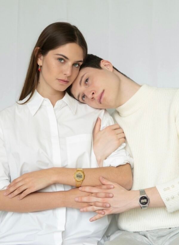 A CASIO COUPLE VINTAGE UNISEX ROUND BRACELET IN GOLD AND SILVER - Image 2
