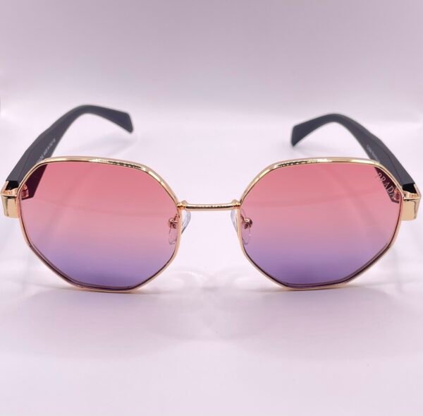 ⁦نظارة شمسية Prada متعددة الظلال⁩ - الصورة ⁦2⁩