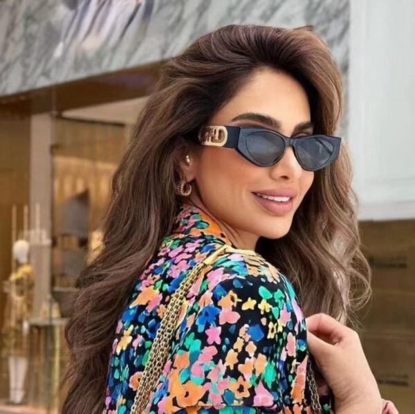 Fendi Classic Sunglasses - Image 4