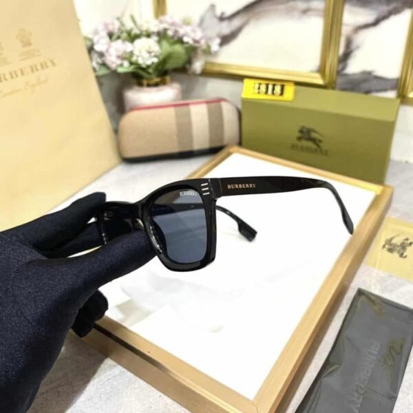 ⁦نظارة شمسية Burberry⁩ - الصورة ⁦7⁩