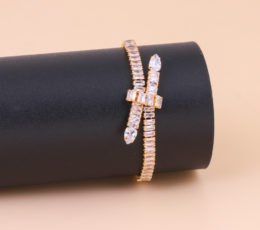 Diamond touch gold alternative bracelet