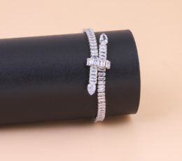 Smooth zircon bracelet