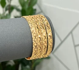 4 sugar granules, a substitute for gold