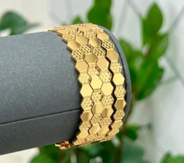 4 gold-plated bangles