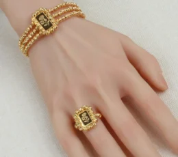 Gold Alternative Spike Square Set