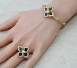 Black Amazon Rose Bracelet