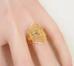 Fan Design Gold Alternative Ring