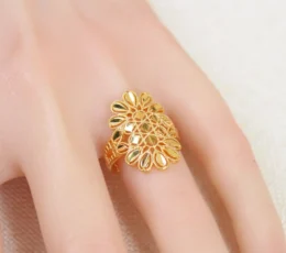 Gold Sublime Flower Ring