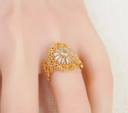 Gold Alternative Ring Crown Beam