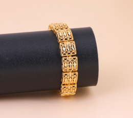 Gold-plated bracelet with an arabesque sheen