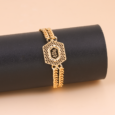 Gold alternative bracelet with a geometric touch