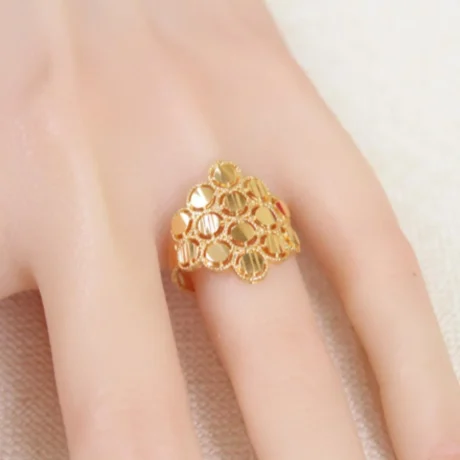 Gold Alternative Ring Interlocking Circles Design