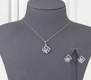 Gold Alternative Set Geometric Design