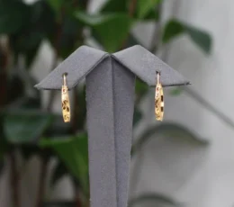 Sugar granule throat