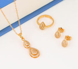 Diamond Teardrop Gold Alternative Set