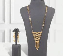 Gold Alternative Necklace with Interlocking Touches