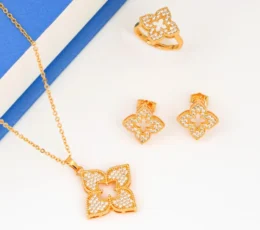 International Star's Set Gold Alternative