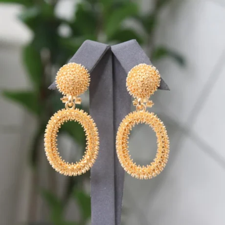 Oval Shiny Gold Alternative Earring