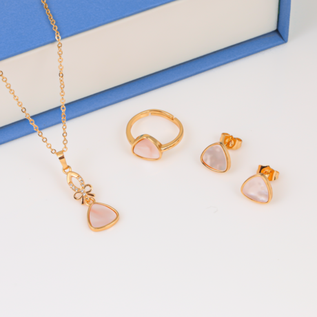 Pearl of Femininity Gold Alternative Set