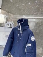 Canada Goose DownJacket - Image 9