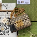 Padlock small GG bees shoulder bag - Image 6