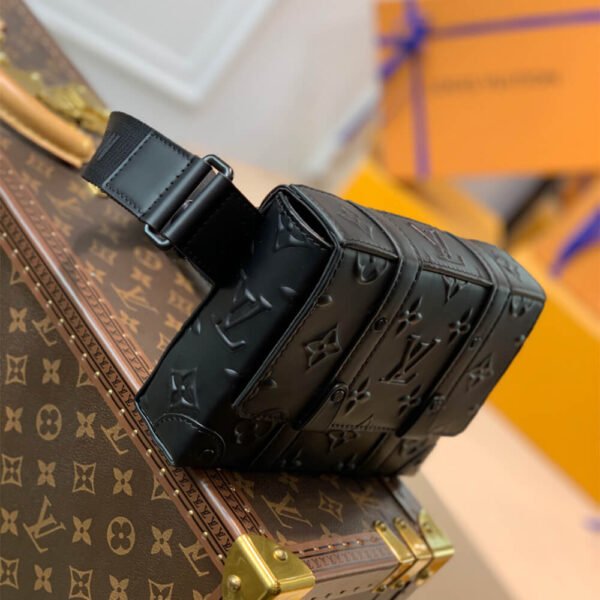 LV TRUNK SLINGBAG - Image 4