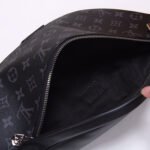 LV Discovery Bumbag - Image 6