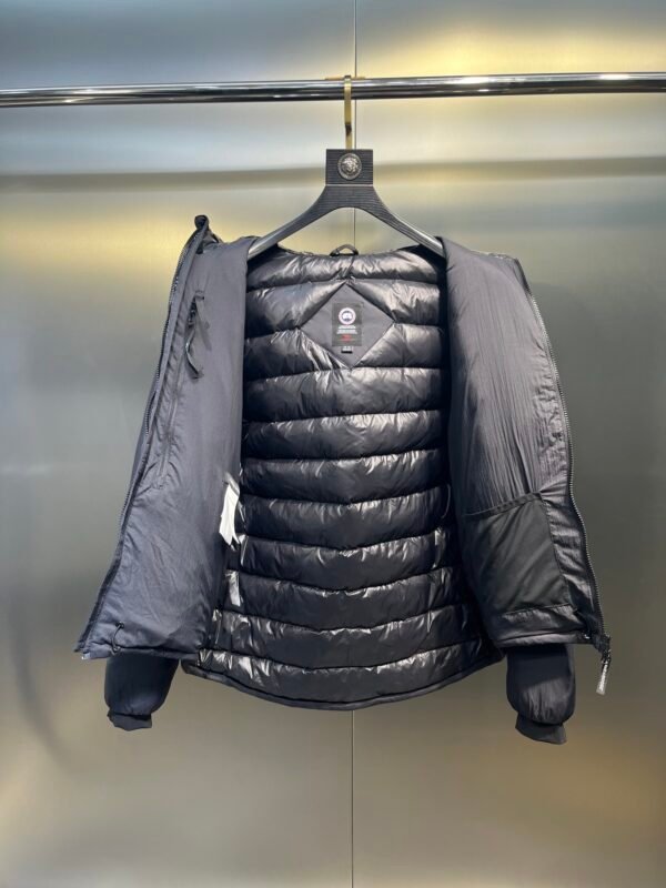 Canada Goose DownJacket - Image 7