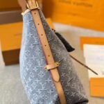 LV CarryAll MM - Image 4