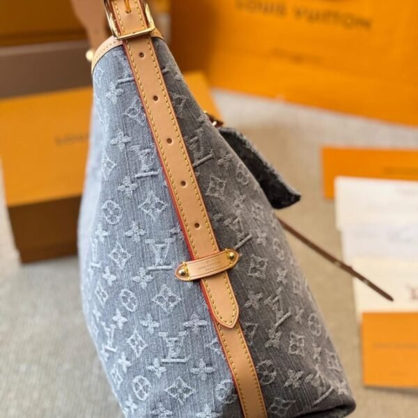 LV CarryAll MM - Image 4