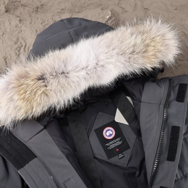 Canada Goose DownJacket - Image 5