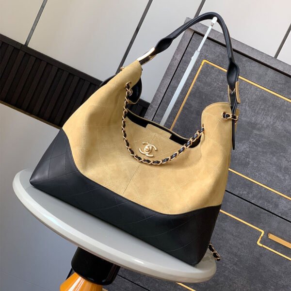 Chanel HOBO on 25 Fashion Show(HIGH-END GRADE) - Image 3