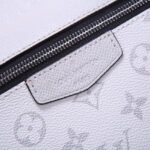 LV Outdoor Messenger - Image 6
