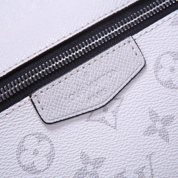 LV Outdoor Messenger - Image 6