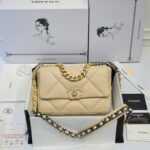 CHANEL 19 HANDBAG - Image 3