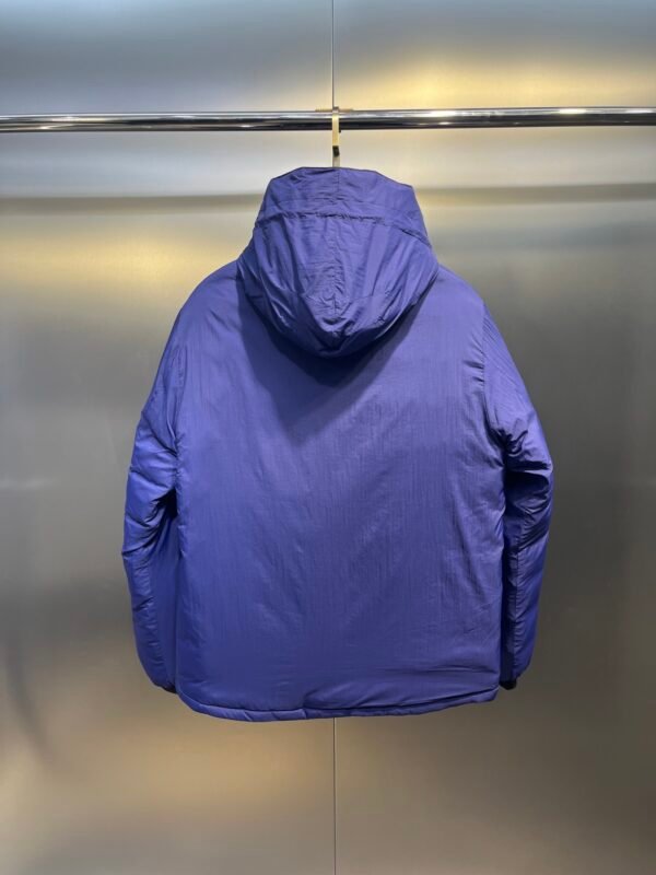 Canada Goose DownJacket - Image 3