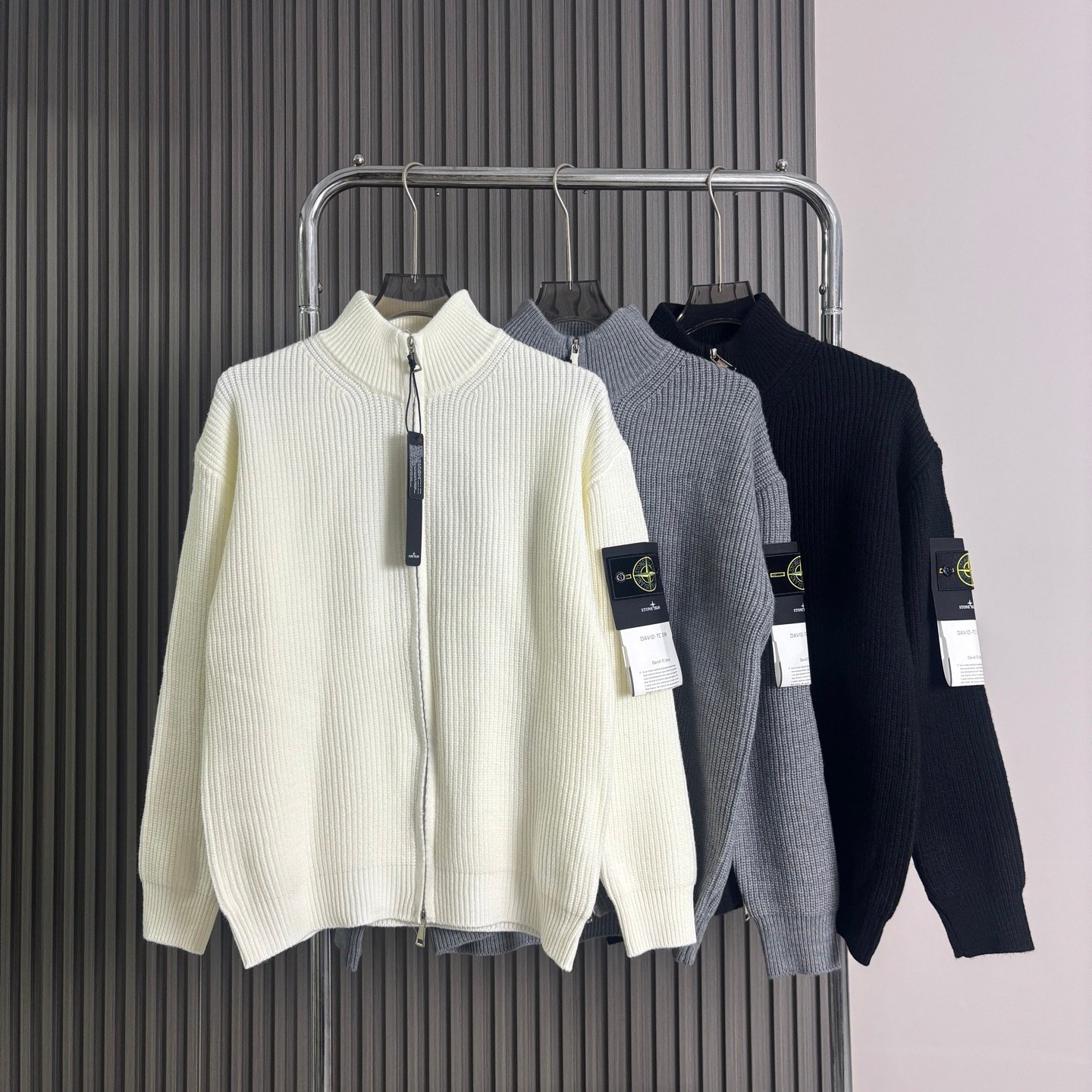 21e201e58d4fdd2149d96a65c2d866d9.jpg Thickened Zipper Knit Cardigan - Image 1