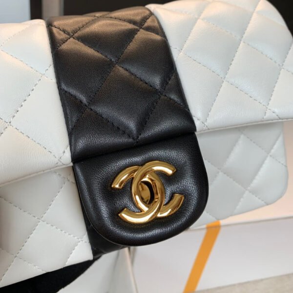 CHANEL MINI FLAP BAG - Image 7