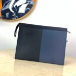 LV Pochette Voyage MM - Image 4
