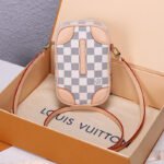 LV Neokapi Pouch - Image 5