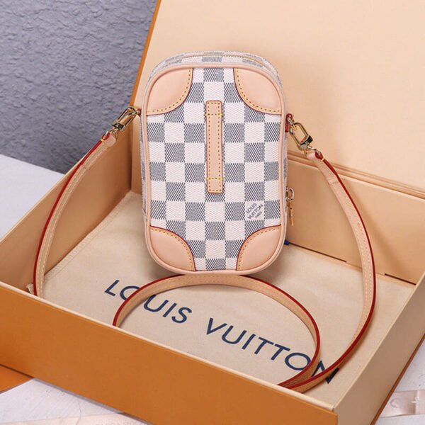 LV Neokapi Pouch - Image 5