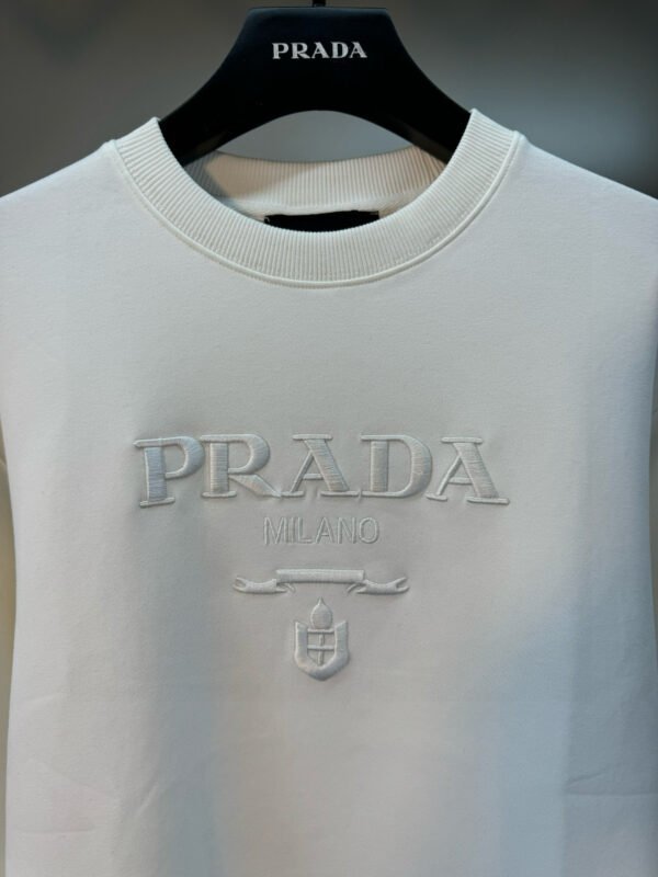 New Classic Embroidered Letter Logo Crewneck Sweatshirt – Comfortable & Stylish - Image 5
