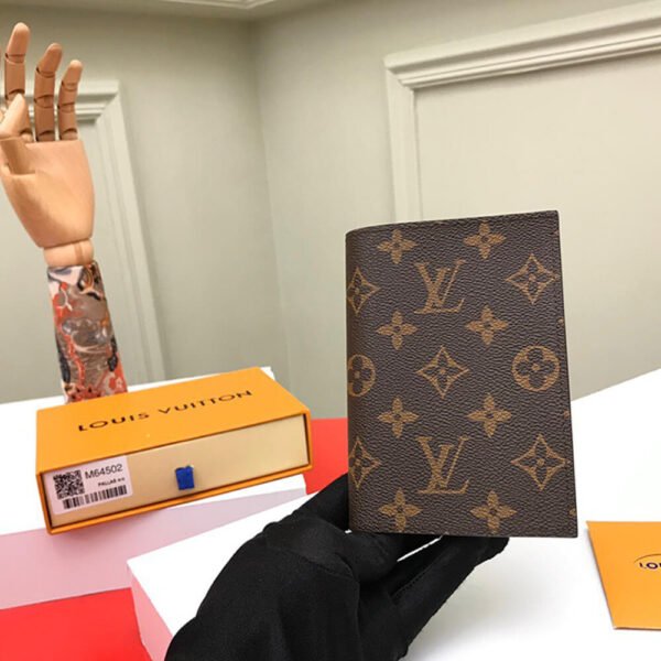 LV PASSPORT COVER - Image 3