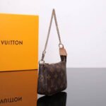 LV Mini Pochette Accessoires - Image 4