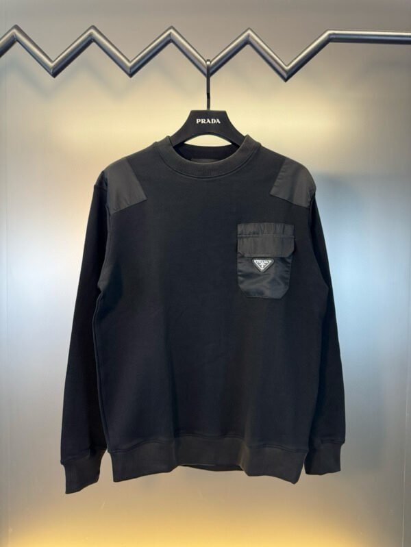 New Classic Metal Triangle Pocket Crewneck Sweatshirt – Modern & Stylish - Image 3