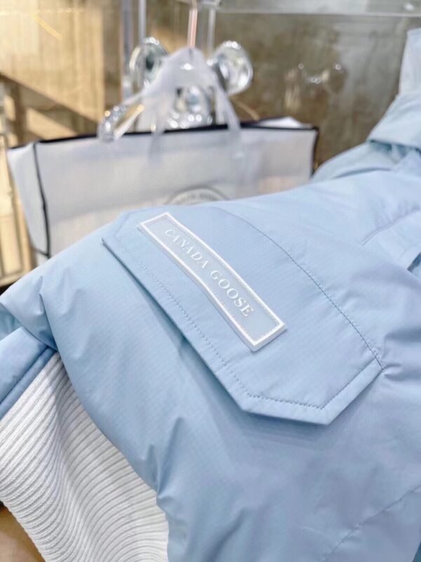 Canada Goose DownJacket - Image 7