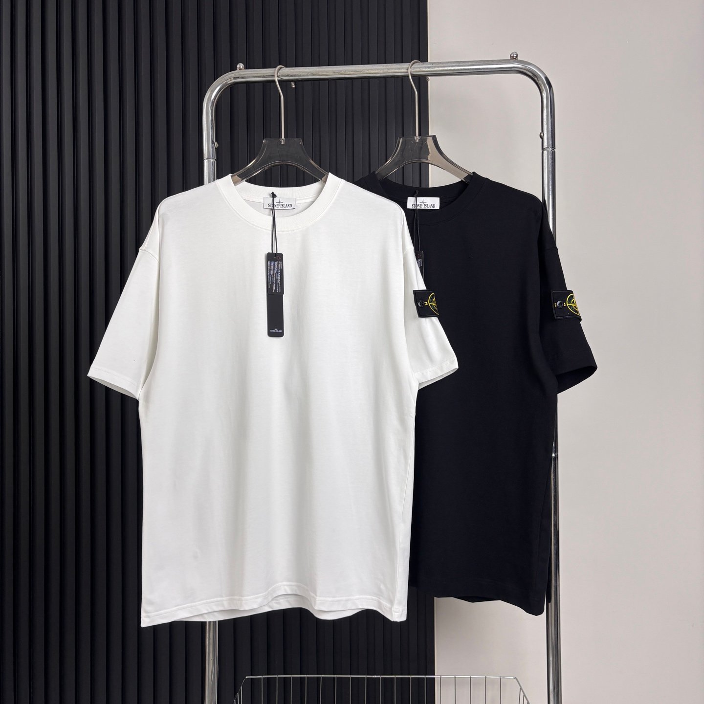 39cfa77a87ee8bf9d39246f0c4eebd47.jpg Best Stone Island t-Shirt - Image 1